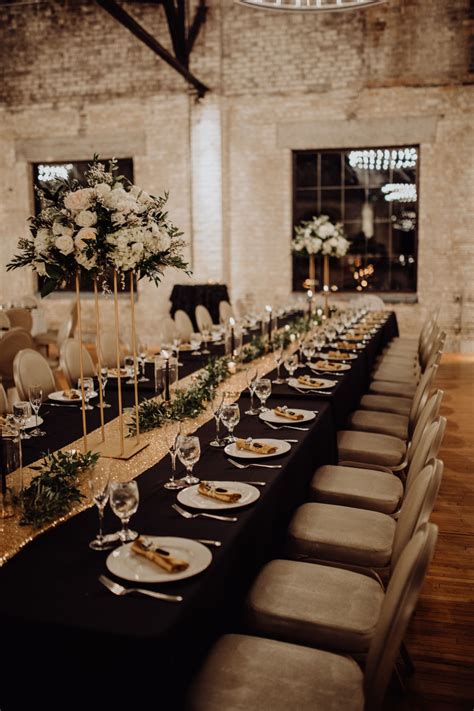 20 Black Tablecloth With Gold Runner