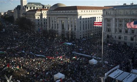 واشنطن عشرات الآلاف يتظاهرون دعماً لفلسطين