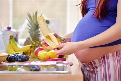 Viele medikamente sind nicht mehr erlaubt und auch beim essen darf nicht mehr alles auf den tisch kommen. Gesunde Ernährung in der Schwangerschaft, Was essen?