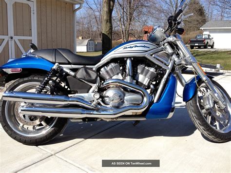 Seat height is 31 inches, tall for a harley but average for a sport tourer. 2006 Harley-Davidson VRSCR Street Rod: pics, specs and ...