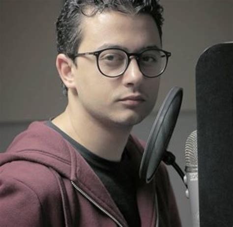 Lagu tersebut sebelumnya dipopulerkan oleh mustofa atef. Biodata dan Profil Mostafa Atef, Penyanyi dan Mursyid ...