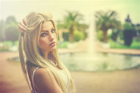 Bakgrundsbilder kvinnor utomhus modell porträtt blond skärpedjup långt hår natur nakna