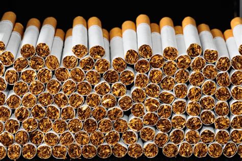 hawaii gov david ige signs law raising smoking age to 21