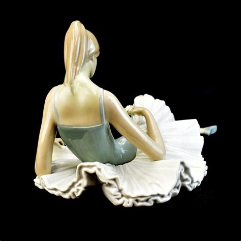 Lladro Seated Ballerina With Flower Kodner Auctions