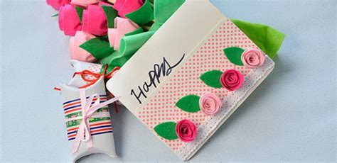 Even before quarantining was de rigueur, many people preferred to celebrate valentine's day indoors to avoid the hustle and bustle of the holiday. Felt Roses Card | Fun Family Crafts