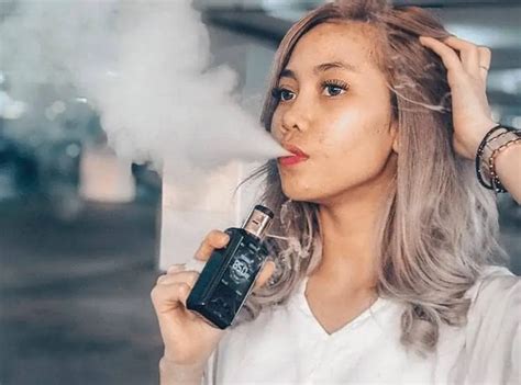 Top 10 Hot Vaping Girls To Follow In 2021 Choose Your Vape Queen