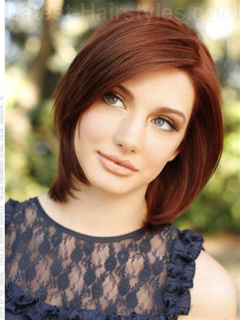 Women with naturally red hair usually love to flaunt this gift by letting their hair grow all the way down the back. Medium hairstyles