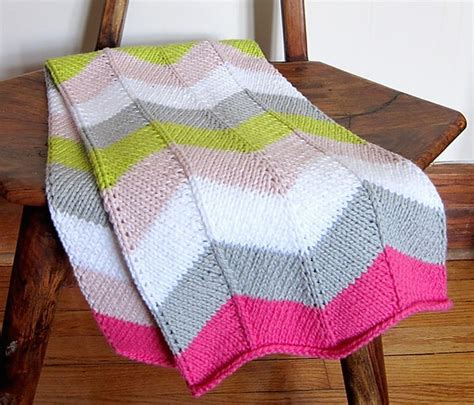Plus a free knitting stitch pattern ebook and a beginner crochet pattern for you to download. 15 FREE baby blanket knitting patterns
