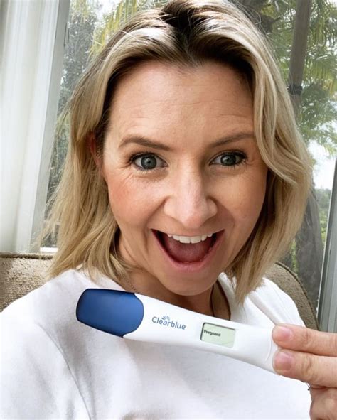 7th Heaven Star Beverley Mitchell Reveals Shes Pregnant After Losing