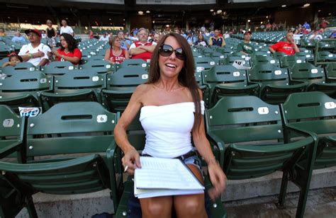 Who Is Famous Milwaukee Brewers Fan Front Row Amy Yahoo Sports