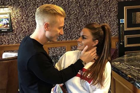 Katie Price Engaged To Boyfriend Kris Boyson As She Debuts Huge Diamond Ring On Loose Women Ok