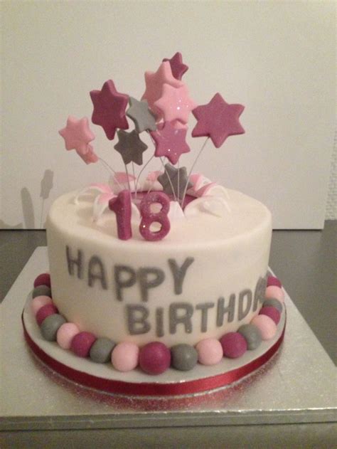 Dazu eignen sich leckere muffins, cupcakes oder klassiker wie käsekuchen, schokoladenkuchen und obstkuchen. POPSUGAR | 21st birthday cakes, First birthday cakes, Cake