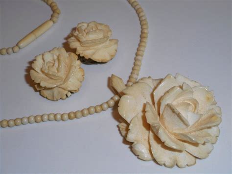 Pre Ban Vintage Genuine Ivory Roses Hand Carved Necklace W Matching