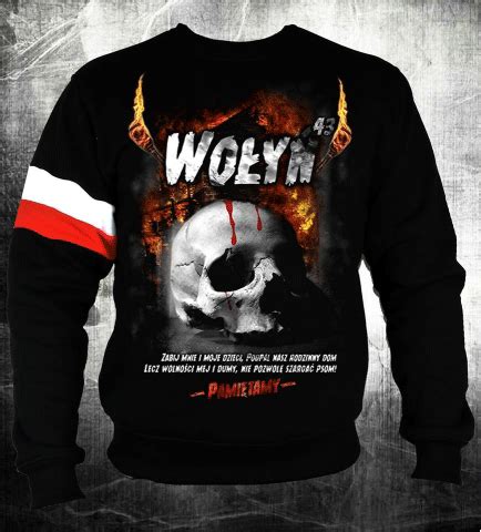 Zosia głowacka ma 17 lat i jest zakochana w swoim rówieśniku, ukraińcu petrze. Bluza Wołyń