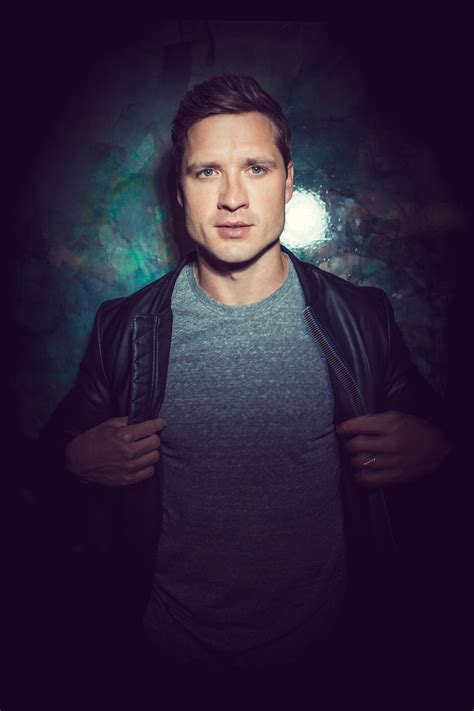 Walker Hayes Re Releases 8tracks Vol 1 And 2 As Thank You To Fans