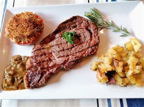 Entrecôtes De Bœuf Aux Deux Sauces Sauce Aux Cèpes Et Sauce Roquefort Recette De Plat