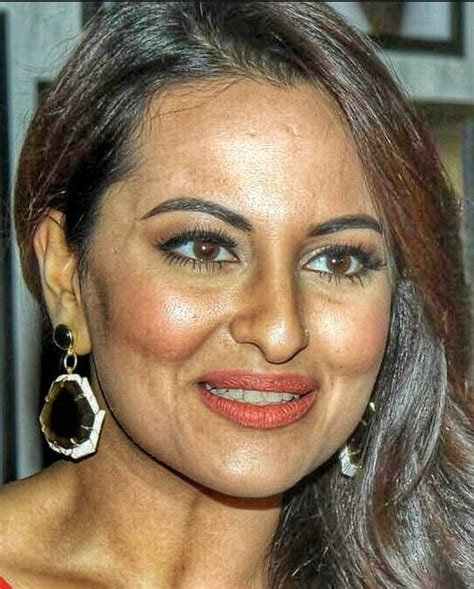 Pin By Mahesh On Sonakshi Sinha Actress Without Makeup Bollywood Actress Bikini Indian