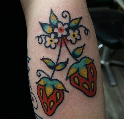 Strawberry Tattoo 🍓 Strawberry Tattoo Traditional Tattoo Art