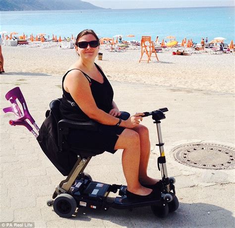 Woman Who Thought She Had A Cricked Neck Fell Into A Coma And Woke Up Paralysed Daily Mail Online