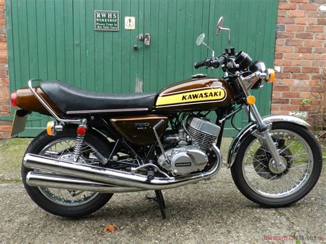 Engines grew in capacity, and became tamer too, but still. Kawasaki H2B 750 H2 B 750 triple two stroke classic 1974 ...