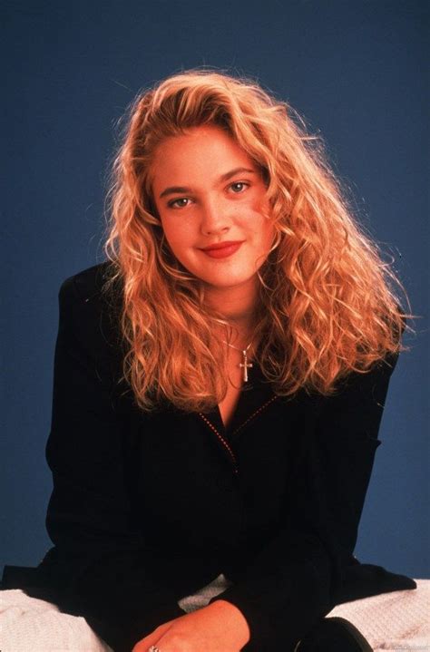 Natural hair with butterfly clips. Drew Barrymore c.1989 - 80s Nostalgia | Drew barrymore 90s ...