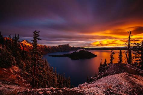 Sunrise Over The Awe Inspiring Crater Lake In Oregon Amazing Sunrise