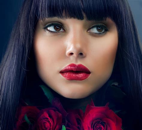 배경 화면 2560x2360 px 아름다운 아름다움 갈색 머리의 눈 얼굴 여자 소녀 입술 구성하다 사람들 사진술 예쁜 빨간 장미 꽃