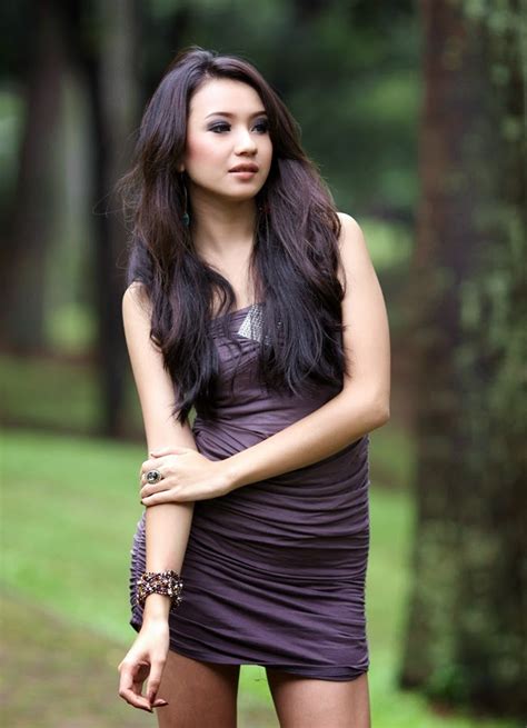 Foto Hot Model Bandung Cantik Dan Sexy Winny Valensia Cafe Asik