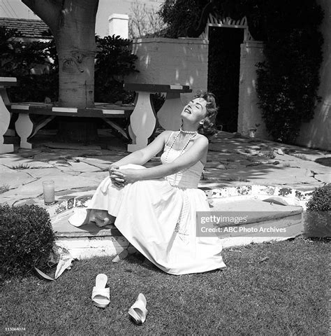 Show Donna Reed At Home Layout Shoot Date June 6 1958 Donna News