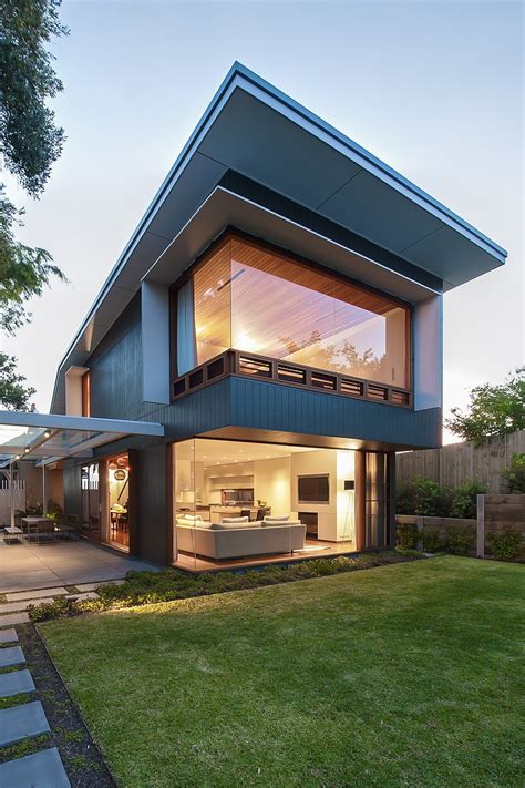 Chic Sydney House Extends Its Living Area With A Cool Glass Roofed
