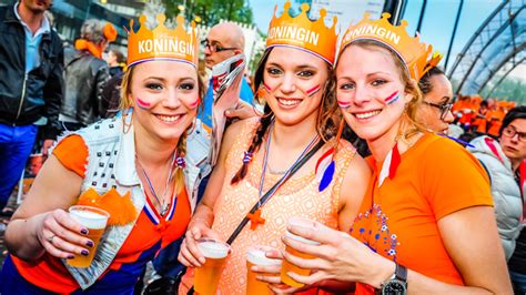 'koningshuis veel duurder dan begroot'. 13 redenen waarom we nu al zin hebben in Koningsdag 2017
