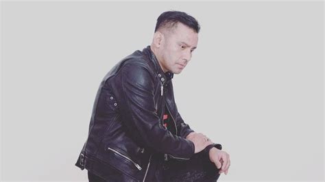 Berikut adalah lirik lagu kehadiranmu dari vagetoz. Lirik Lagu Hilang tapi Ada - Judika