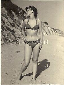 Org Vintage Amateur Semi Nude 1940s 60s RP At Beach Endowed Brunette