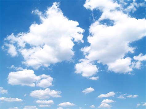 Foto Gratis Nubes Blancas En El Cielo Azul Para Descargar FreeImages