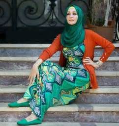 صوره بنت بيضاء ذو شفايف حمراء رائعه. صور بنات استيل اخر حاجه , ملابس عصرية وشيك للبنات - اروع روعه