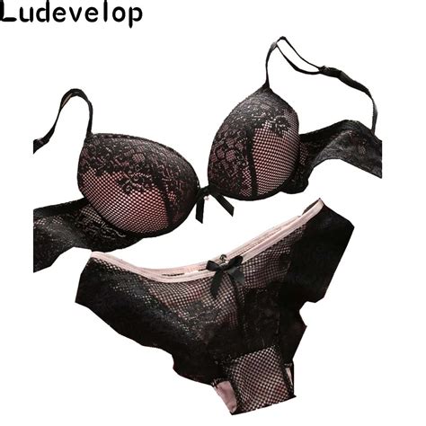 Hot Sales Fashion Fashion Lace Sexy Thin Deep V Neck Push Up Underwear Hot Selling Vintage Solid