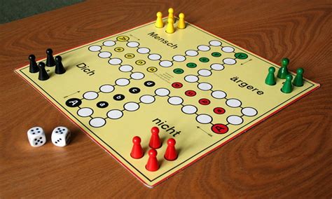 Kidsumi es un juego de mesa matemático para jugar en familia que además enseña y/o refuerza las figuras planas geométricas con un tablero dividido en 2 ediciones. Los 10 mejores juegos de mesa para iPhone y iPad (2020)