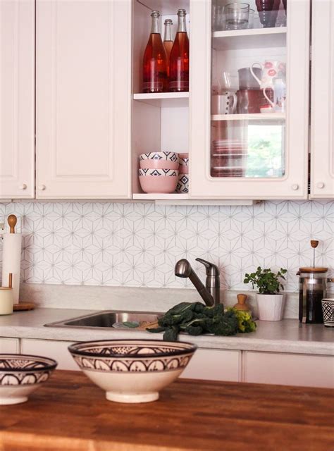 Herringbone kitchen walls backsplash wallpaper. Here's The Best & Most Budget-Friendly Way To Give Your ...