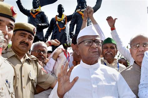 As Anna Hazare Continues Hunger Strike People In His Village Protest Sholay Style
