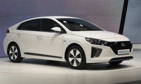 The ioniq 5 (stylized as ioniq 5) is an electric compact crossover suv produced by hyundai. 2016 Geneva Motor Show: Hyundai IONIQ First Look - » AutoNXT