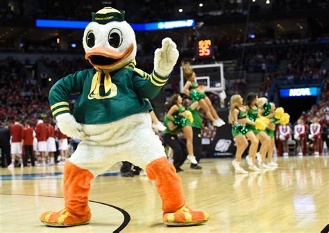 The Oregon Duck Mascot Lost An Eye At The Ncaa Tournament For