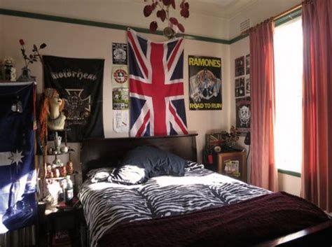 20 Punk Rock Bedroom Ideas Homemydesign Punk Room Rock Bedroom