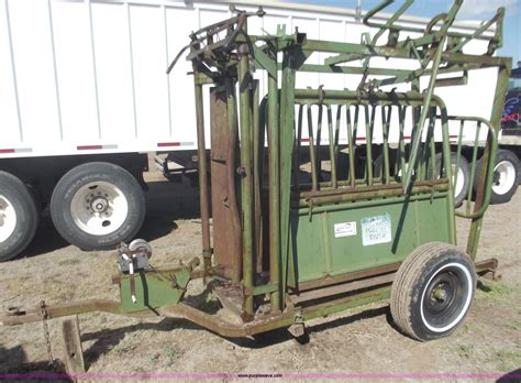 Powder River Portable Squeeze Chute In Perryton Tx Item A5376 Sold