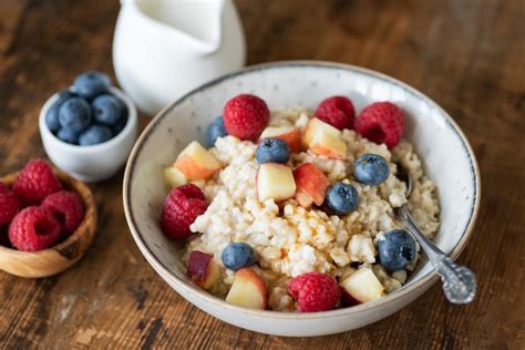 Oatmeal With Blueberries The 9 Healthiest Snacks To Help You Stay