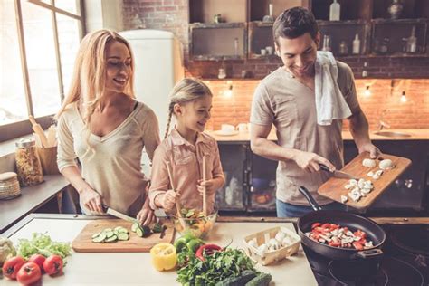 Cocinar En Familia 6 Beneficios Blog De Dia