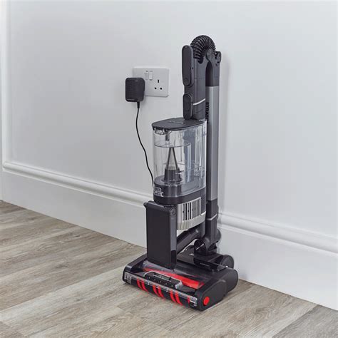 How to clean a Shark vacuum cleaner | Ideal Home