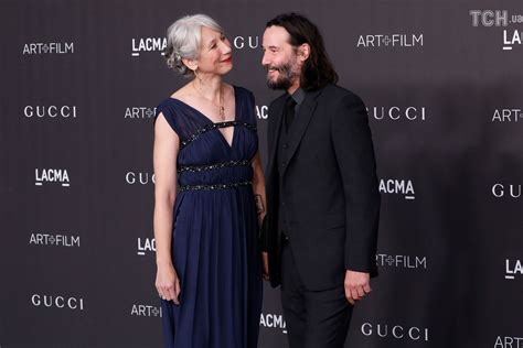 Teneriffa Keanu Reeves And Girlfriend Alexandra Grant Share Kiss In Entrance Of The Cameras At