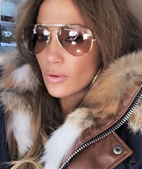 Pinterest Deborahpraha ♥️ Jennifer Lopez Wearing Aviator Sunglasses And Winter Jacket Jlo