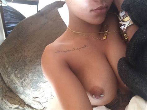 Naked Rihanna In ICloud Leak Scandal