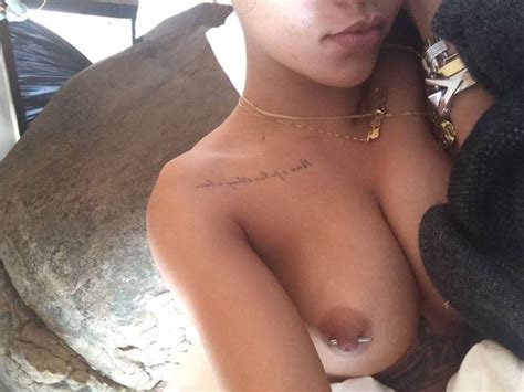 Rihanna Nuda 30 Anni In ICloud Leak Scandal